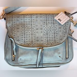 New bag with multiple zipper pockets